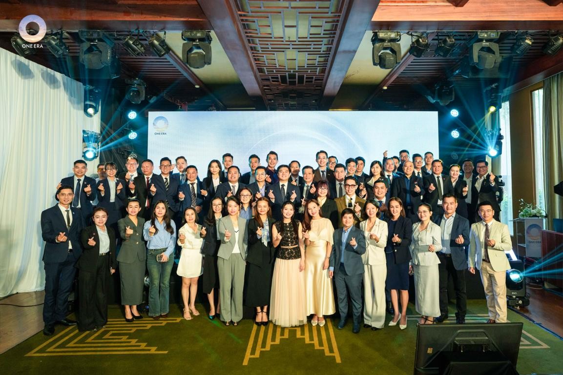 Lễ ký kết 'Người Vẽ Chân Trời' của One Era tại Thượng Đông.