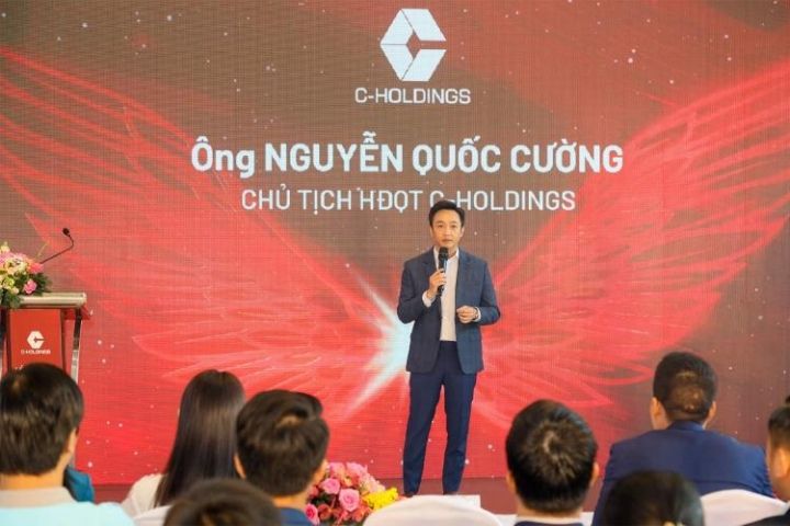 Cường Đô La lần đầu livestream bán nhà, thu về hơn 500 booking ngay trong phiên phát sóng