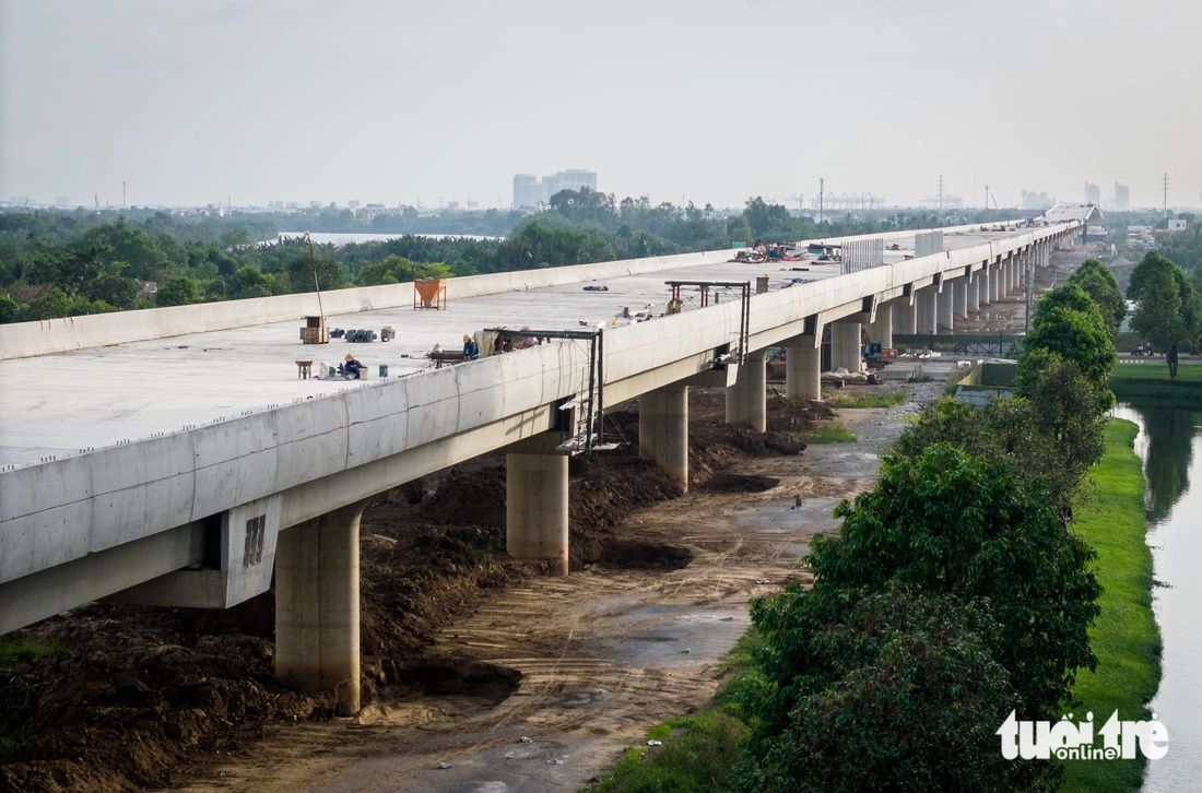 Toàn cảnh 14,7km cầu cạn Vành đai 3 TP.HCM chưa thể thông xe theo kế hoạch