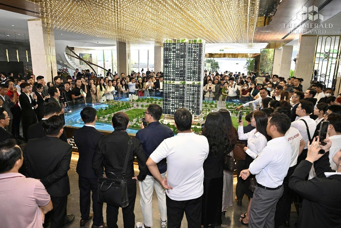 Luxury Layered Living: Khi Thước Đo Xa Xỉ Là Chiều Sâu Trải Nghiệm Tại The Emerald Boulevard