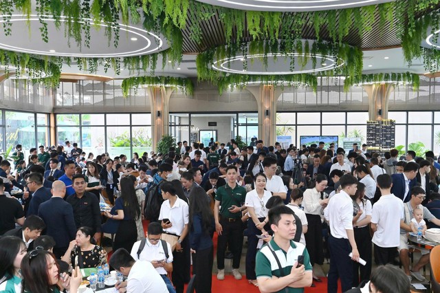 Hơn 1.200 người tham dự sự kiện khai trương Sales Gallery ATR – Biểu tượng “resort-style living” bên sông Sài Gòn